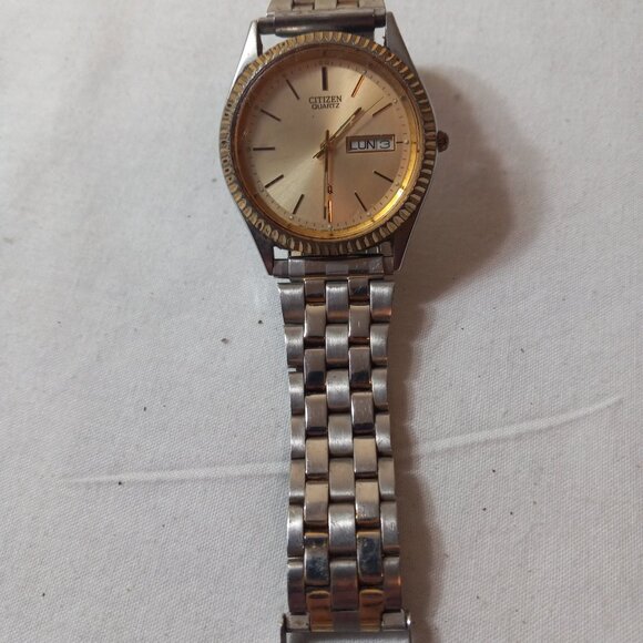 Citizen Quartz Men's Watch Two Tone - Picture 5 of 7